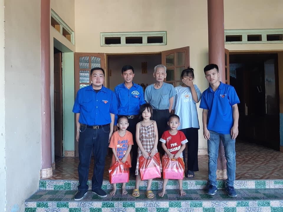 Chương trình tặng quà cho các cháu Thiếu nhi nhân dịp tết Trung thu tại TDP La Đình phường Bách Quang năm 2021